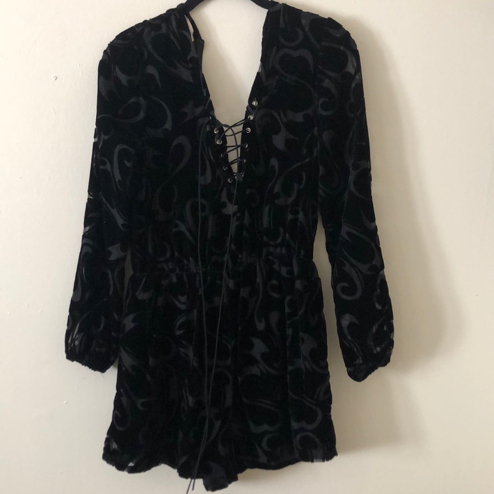 BLACK VELVET ROMPER 🖤🍑